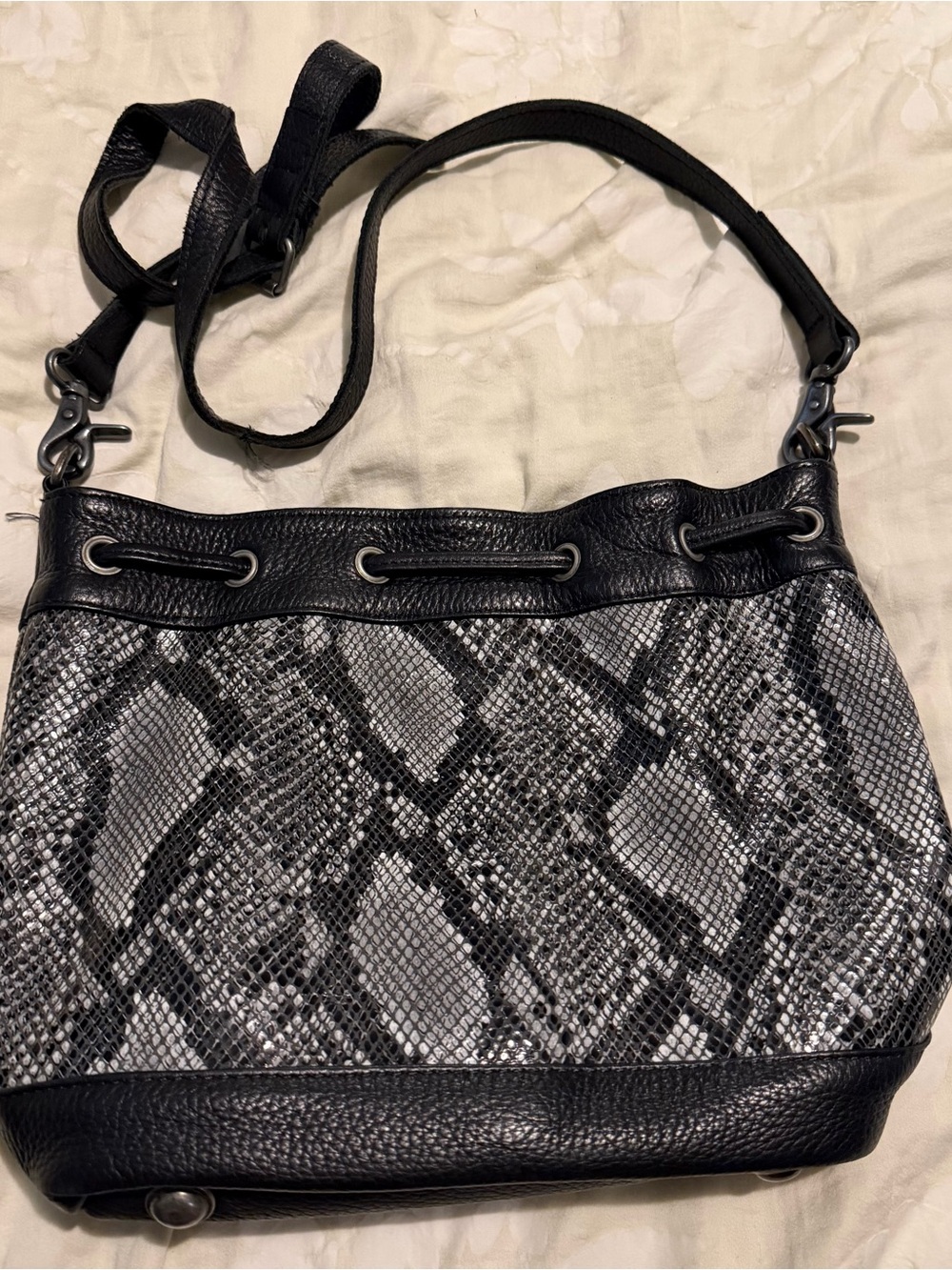 STS Ranchwear Bucket Bag - Picture 3 of 5